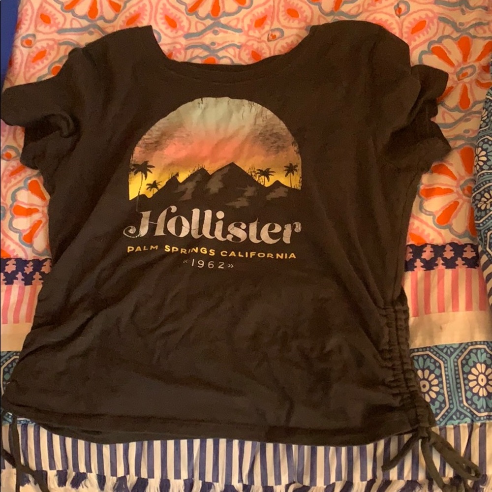 Cute comfy Hollister shirt